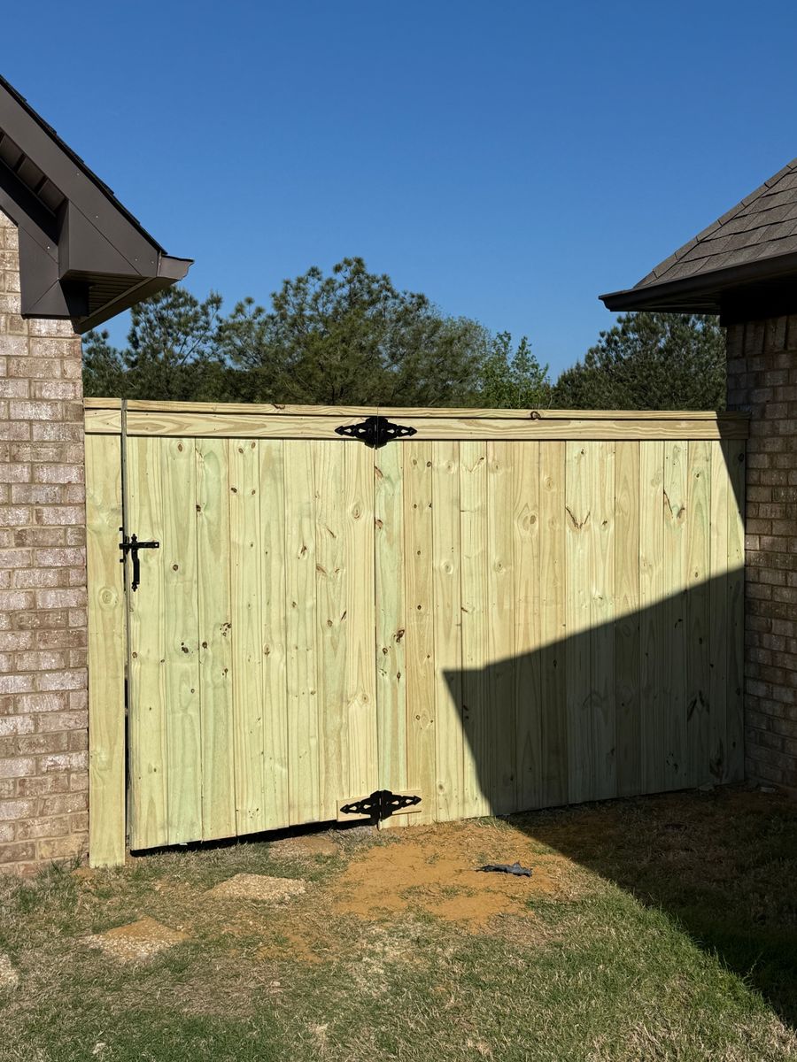 Fence Installation for Pennington Fence Co in Tupelo, MS