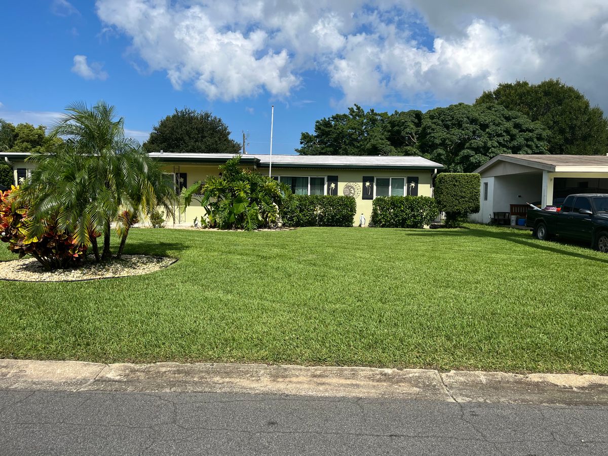 Lawn Maintenance for Space Coast Property Maintenance and Management LLC in Melbourne, FL