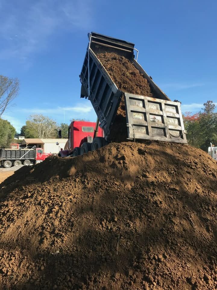 Top Soil Hauling for Bodock Trucking Grading in Lebanon, TN