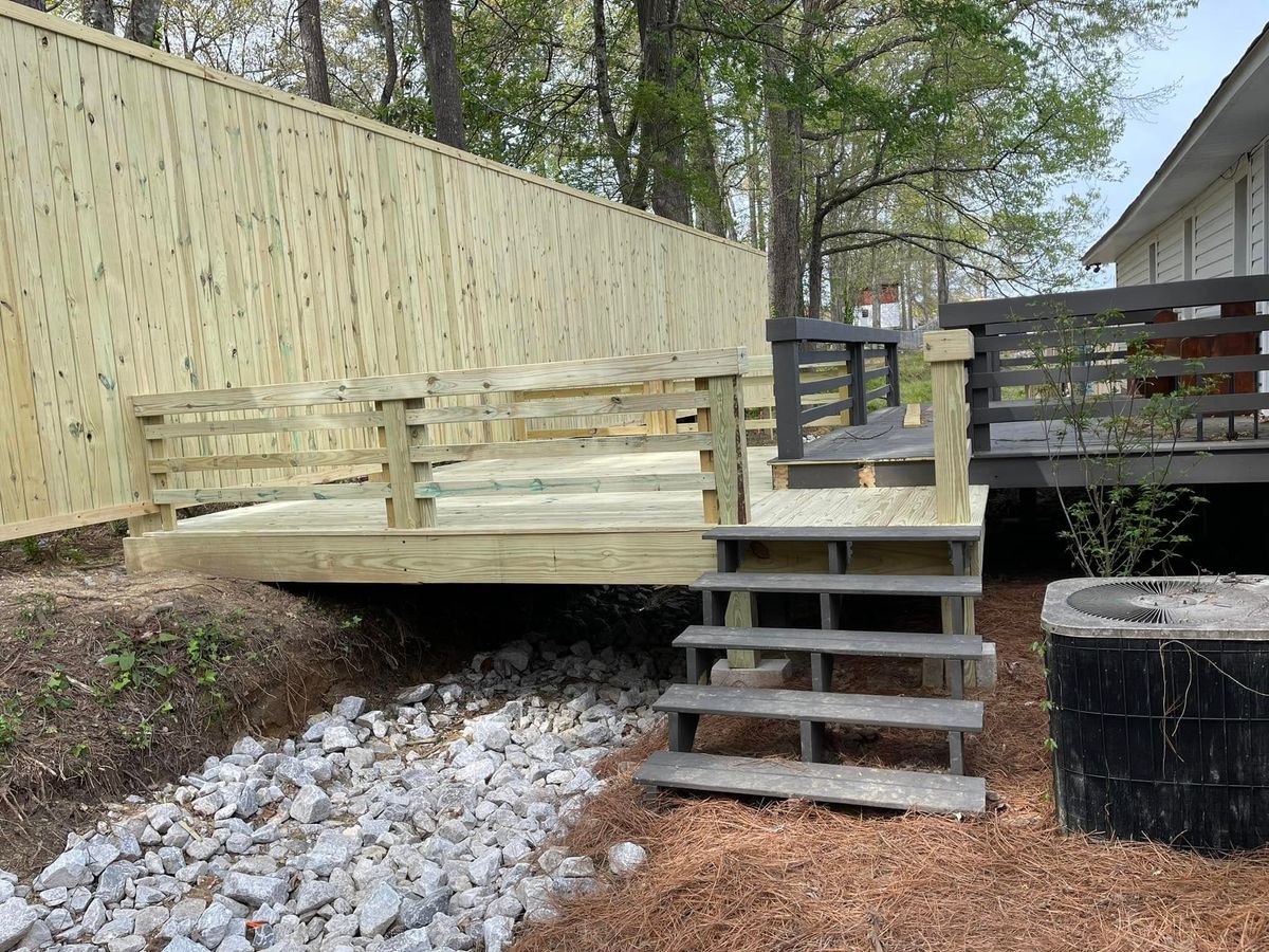 Deck & Patio Installation for Pennington Fence Co in Tupelo, MS