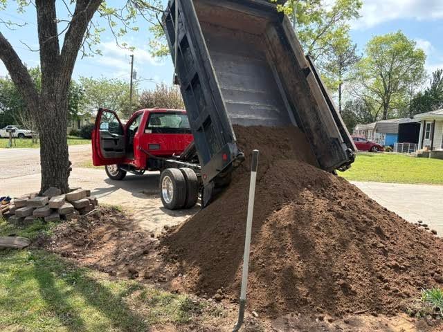 Pine Straw/Mulch/Soil for Premier Outdoor Supplies in Hartwell, GA