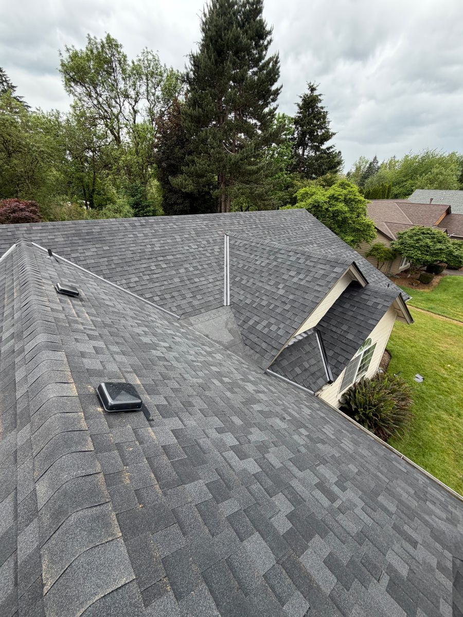 Roofing Installation for Rosas Pro Roof, LLC in Vancouver, WA