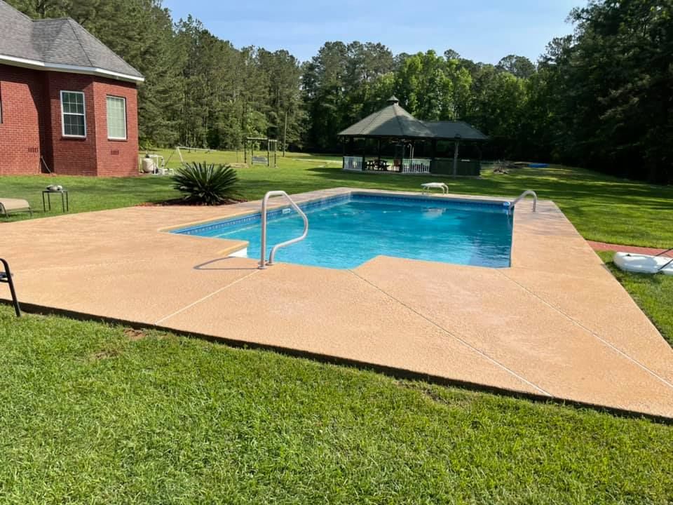 Deck & Patio Cleaning for RB Pressure Washing in Macon, GA