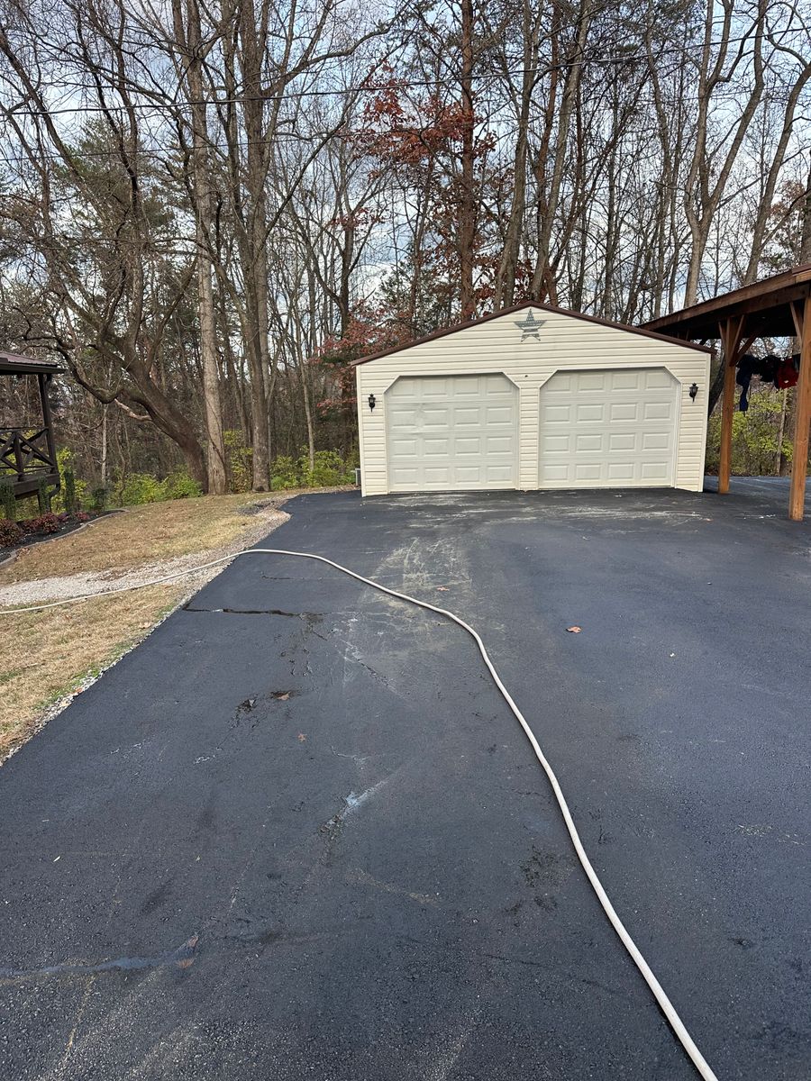 Asphalt Paving for Metzler Paving and Sealcoating LLC in Jacksboro, TN