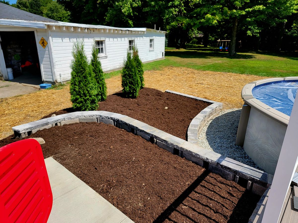 Mulch Installation for Youngstown Landscape and Design LLC in Canfield, OH