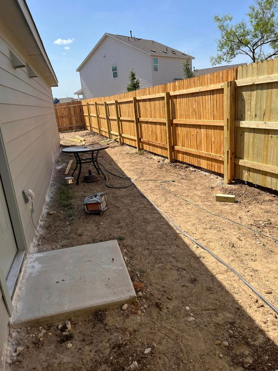 Fencing for Enriquez Home Improvement in San Antonio , TX