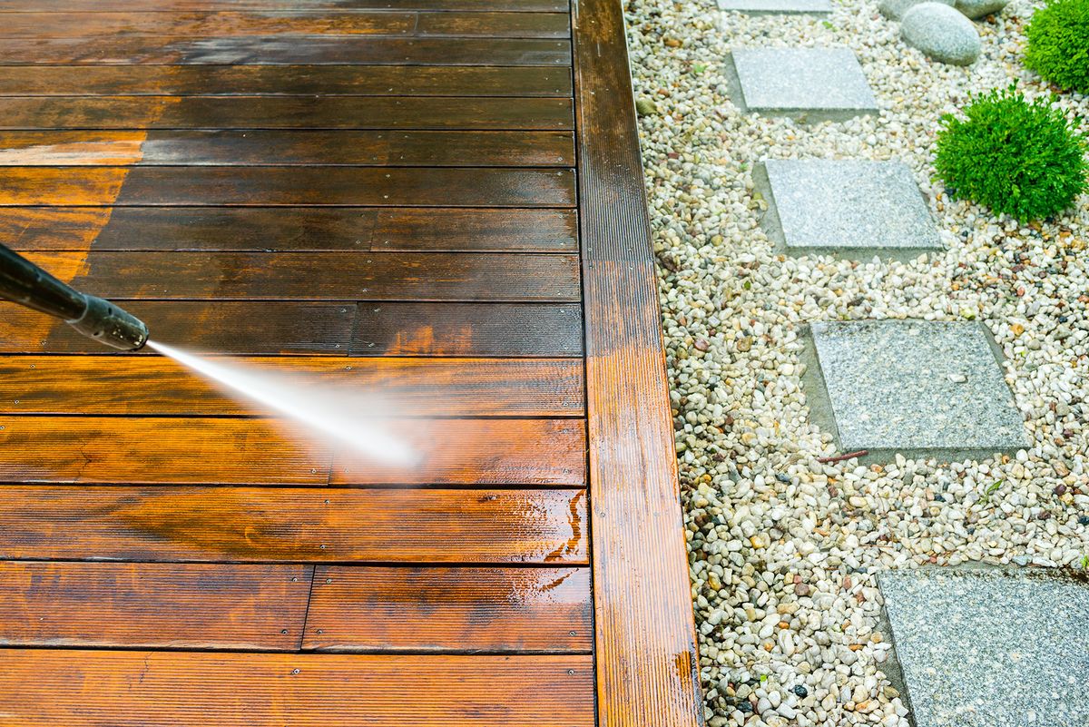 Deck & Patio Cleaning for J & M Pressure Washing in Orlando, FL