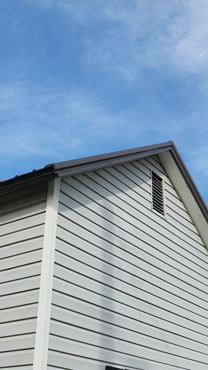 Siding for Top Hand Roofing and Gutters in Pomeroy, OH