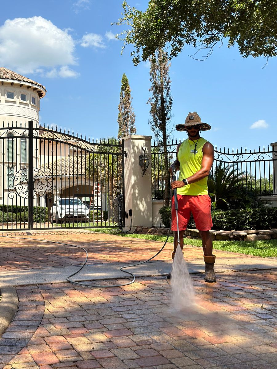 Driveway & Sidewalk Cleaning for Power Pressure Wash in Houston, TX