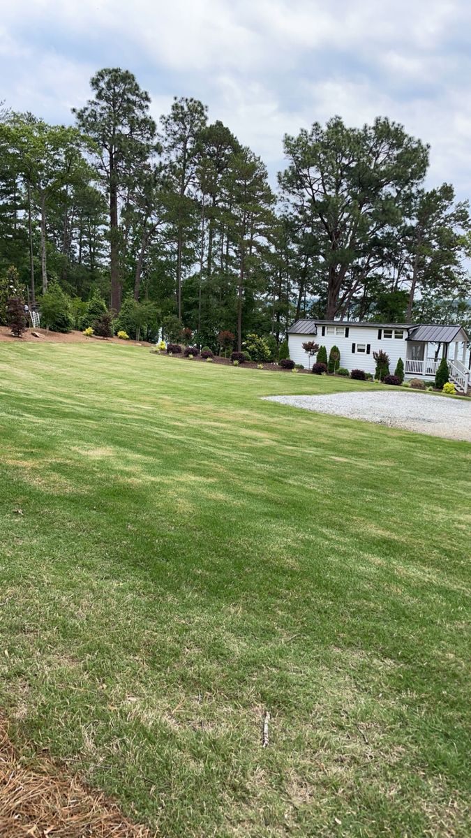 Lawn & Landscape Maintenance for Peach State Landscaping in Hartwell, GA