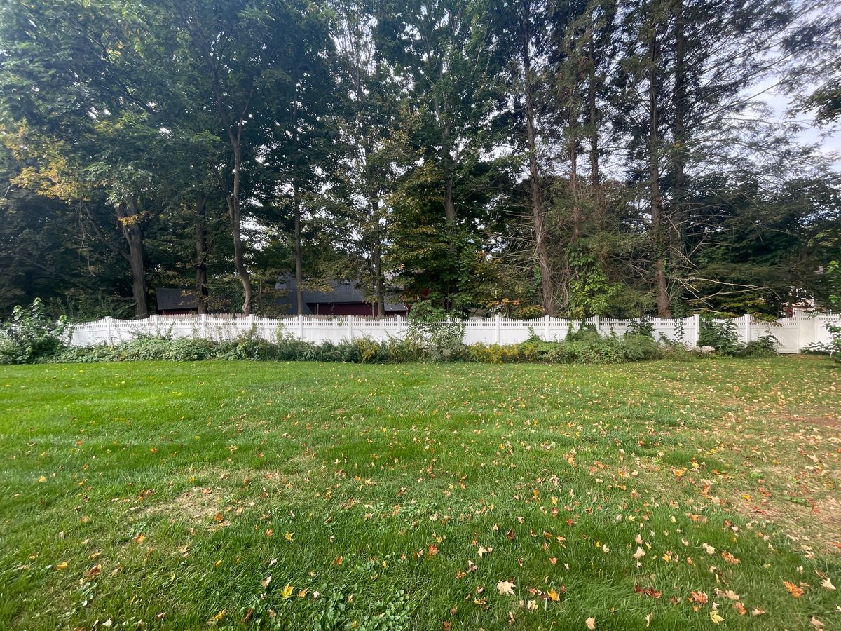 Mulch Installation for Blades of Glory LLC in Cheshire, CT