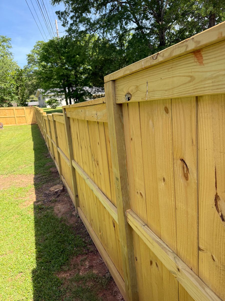 Fence Installation for Pennington Fence Co in Tupelo, MS