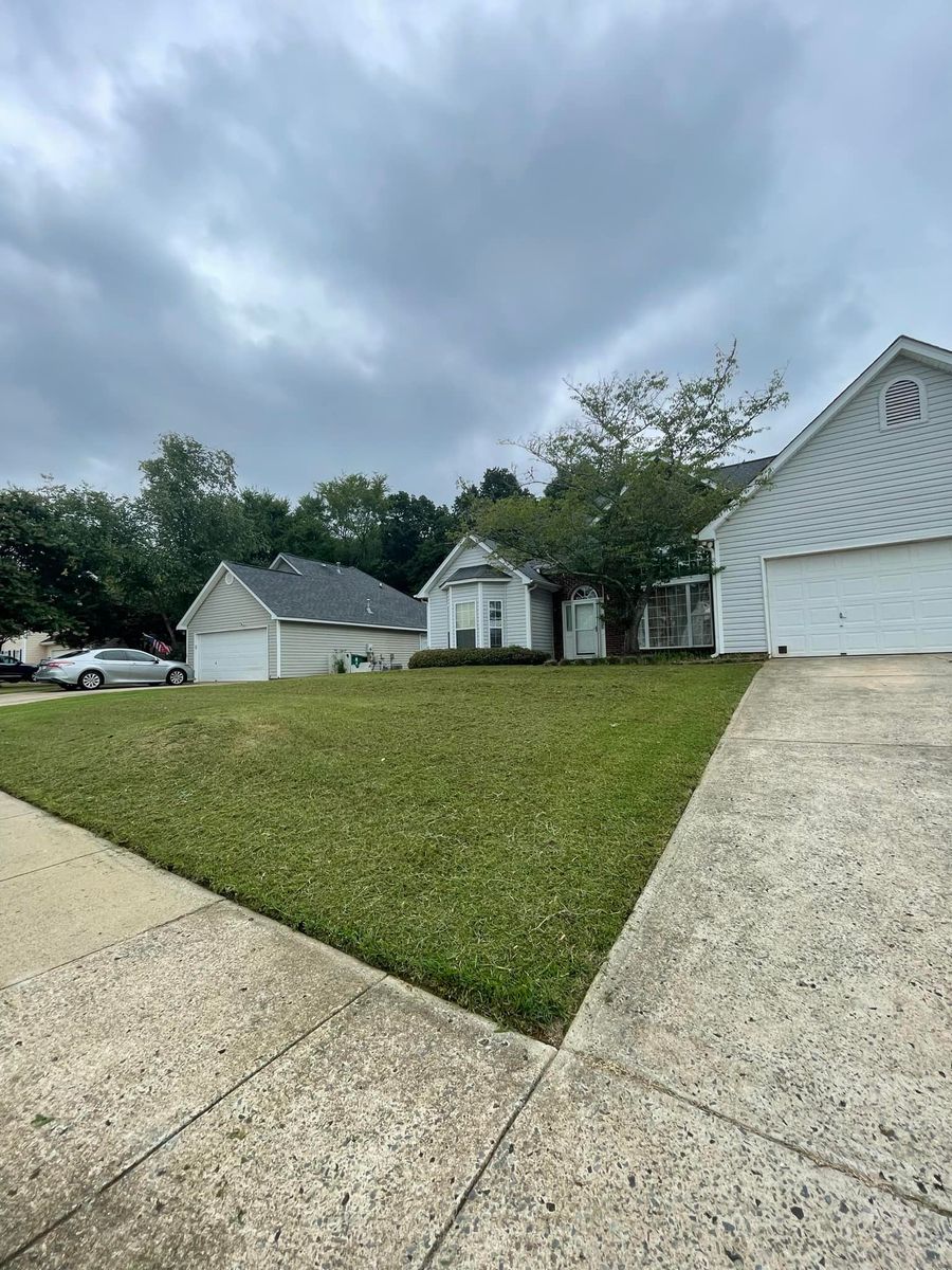 Lawn Maintenance for RZ Landscaping in Lake Wylie, SC