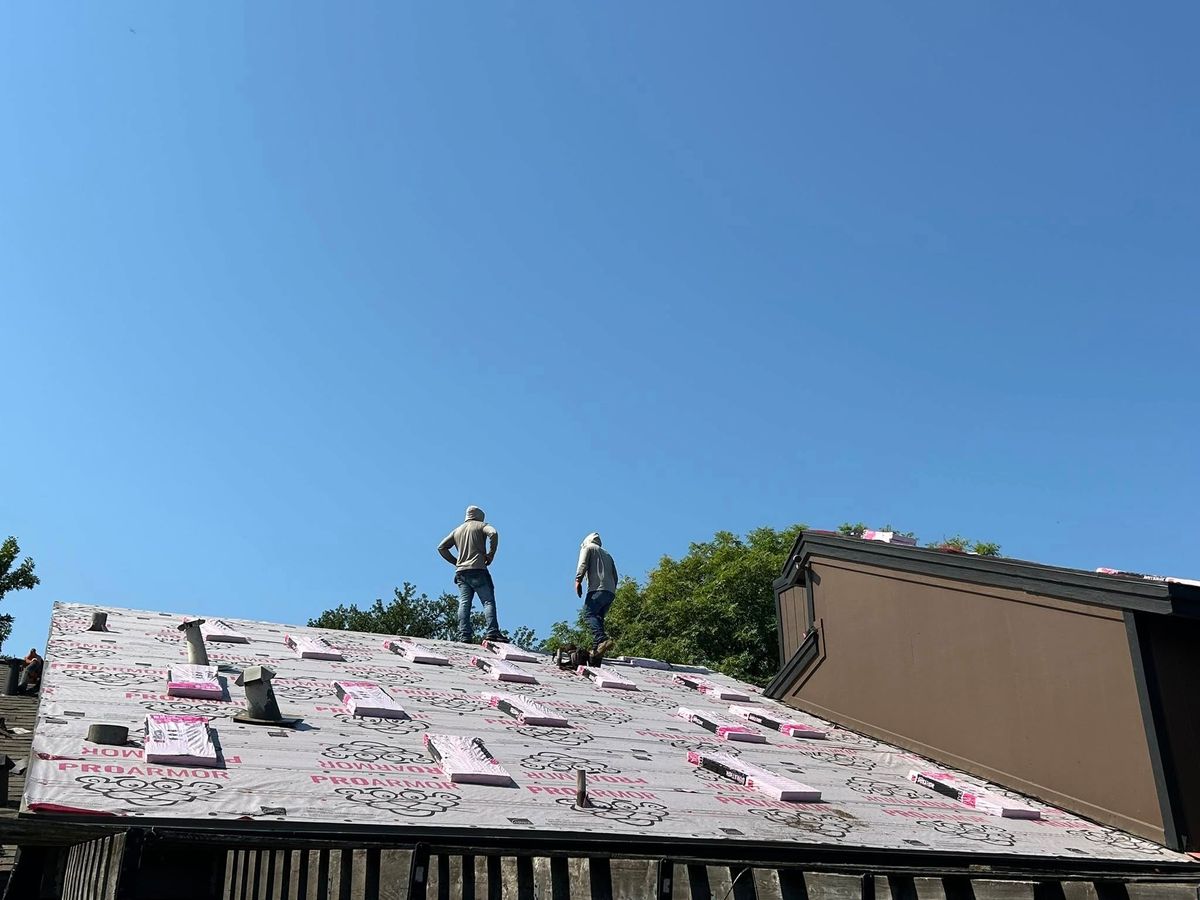 Roofing Installation for Royalty Contracting Roofing in Saginaw, TX