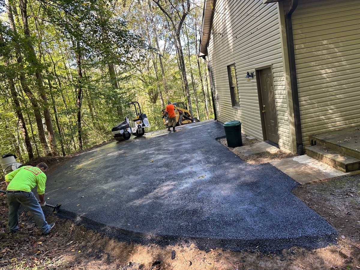 Asphalt Paving for Metzler Paving and Sealcoating in Jacksboro, TN