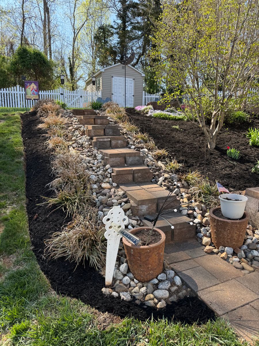 Mulch Installation for Chiles Lawn & Landscaping in Gordonsville, VA