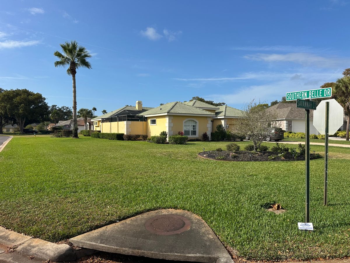 Lawn Spraying for Garrison Pest Control Inc in North Weeki Wachee, FL