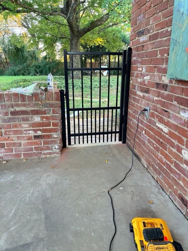 Fence Installation for Manning Fence, LLC in Hernando, MS