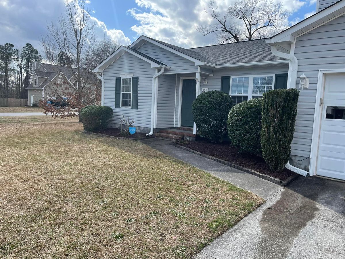 Mulch Installation for NC Lawn Medics, LLC in Jacksonville, North Carolina