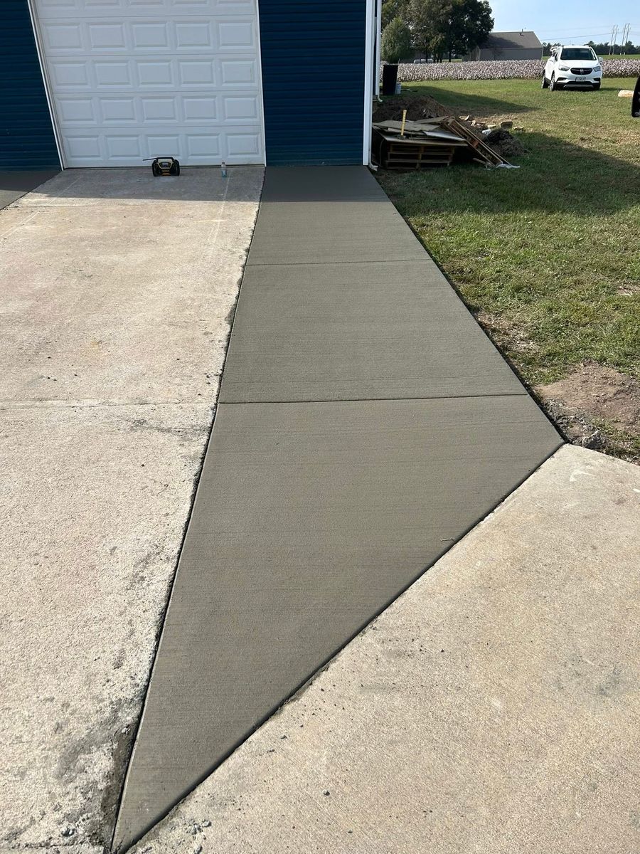 Concrete Slab Construction for MidWest Concrete in Benton, MO