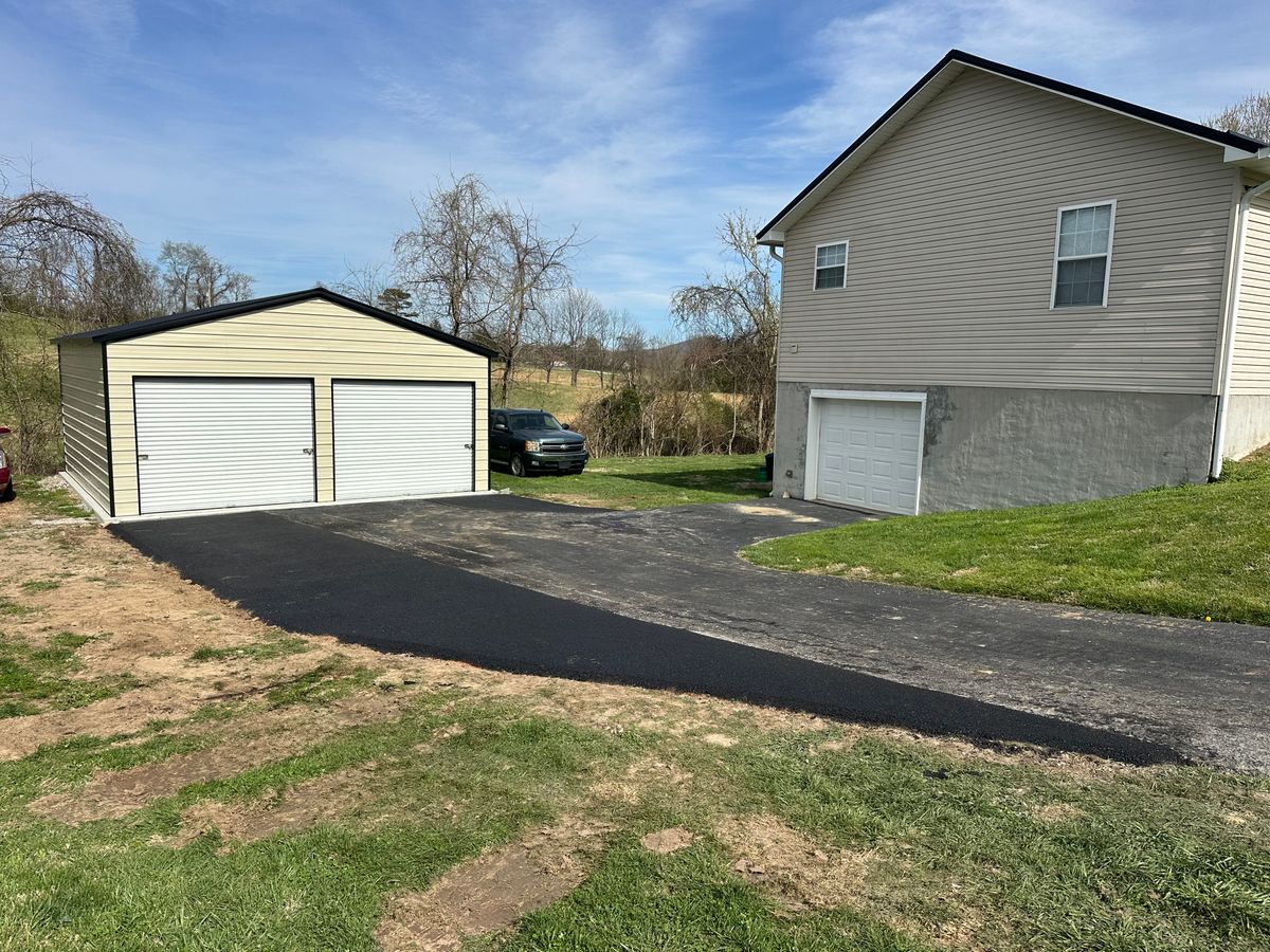 Asphalt Patching for Metzler Paving and Sealcoating LLC in Jacksboro, TN