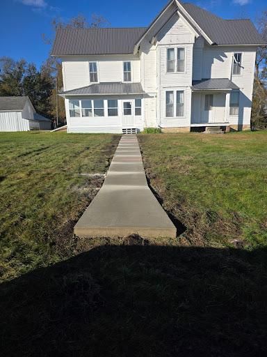 Sidewalk Installation for New Age Concrete in Perry, IA