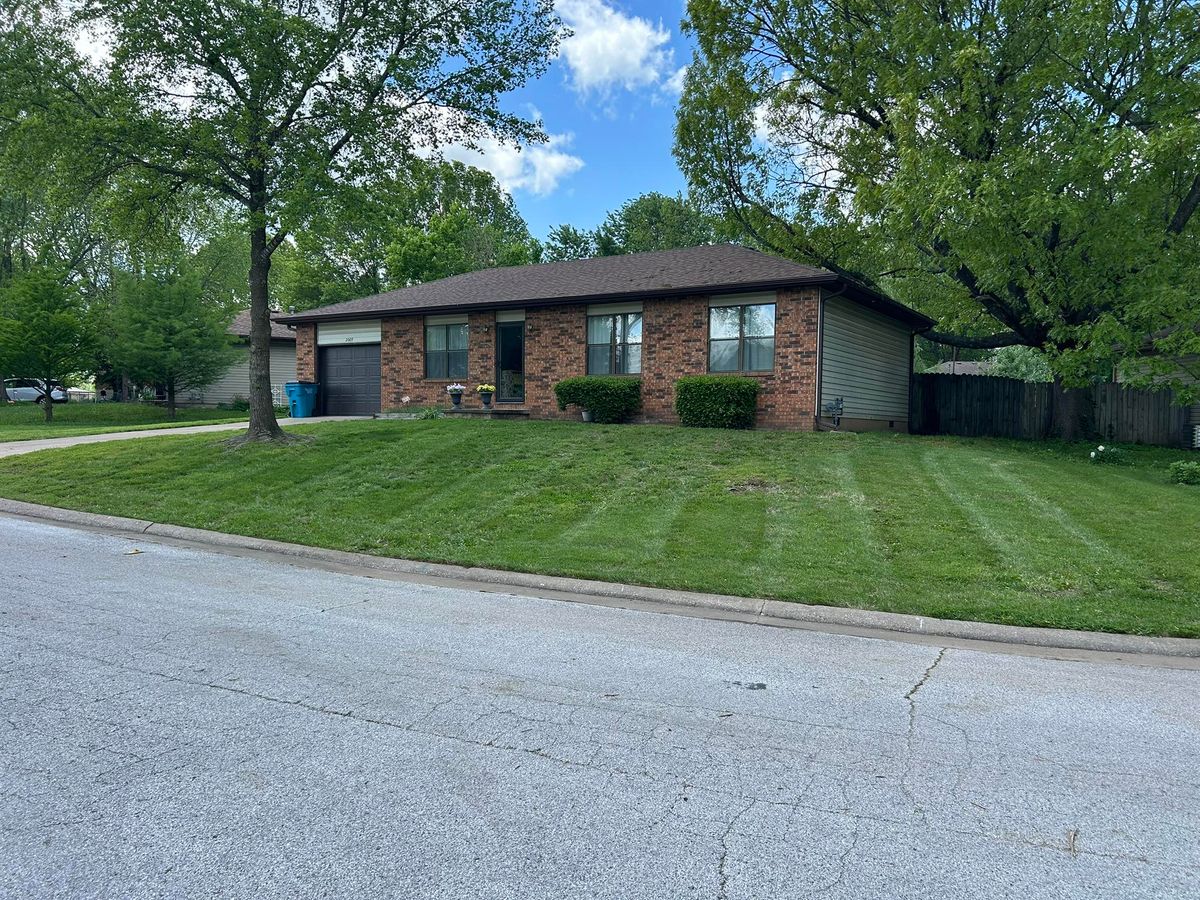 Lawn Mowing for Mowraculous in Republic, MO