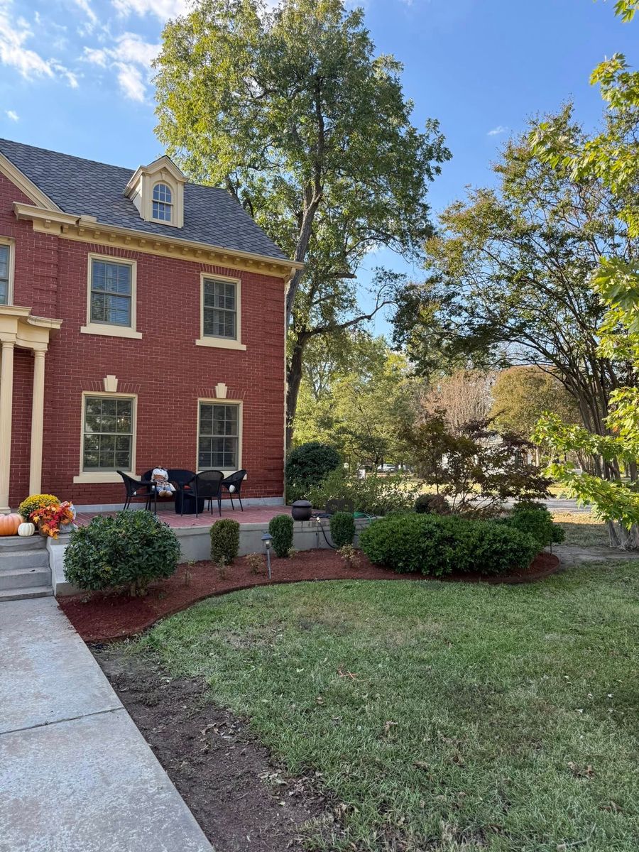 Lawn Maintenance for C3 Custom Landscaping in Paris, TX