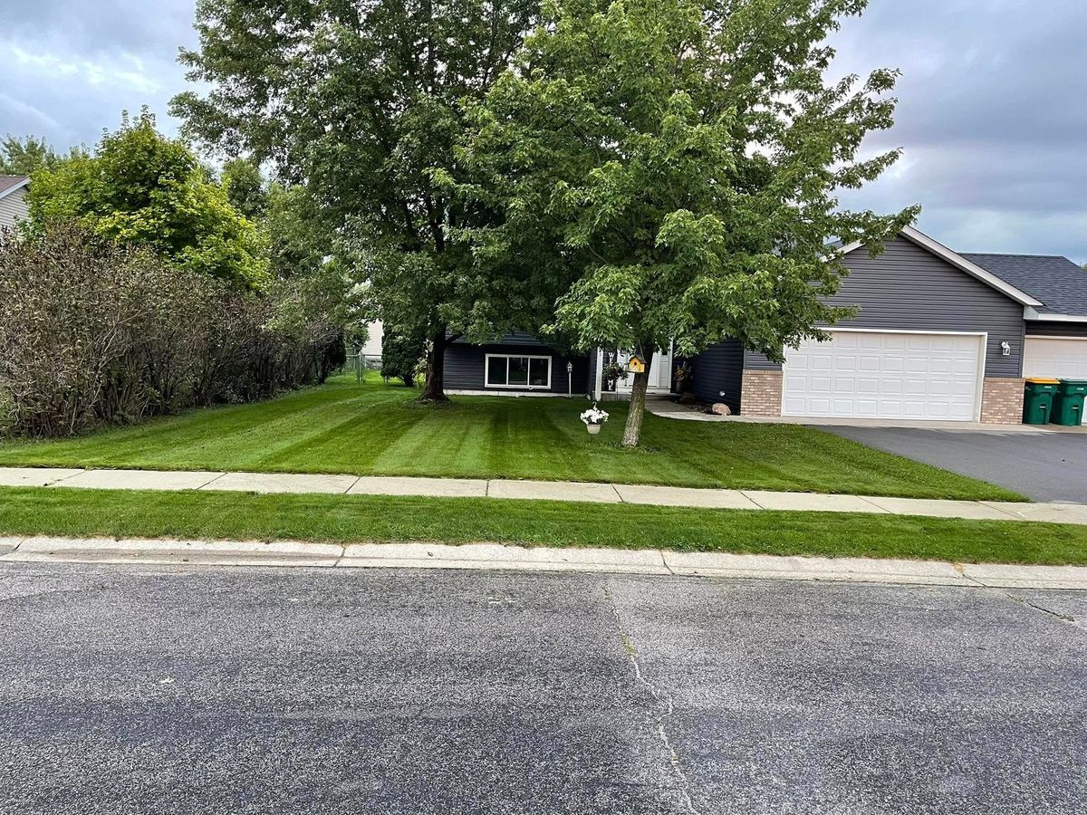Fertilizer and Weed Control for J’s Snow and Landscape in Oak Park, MN