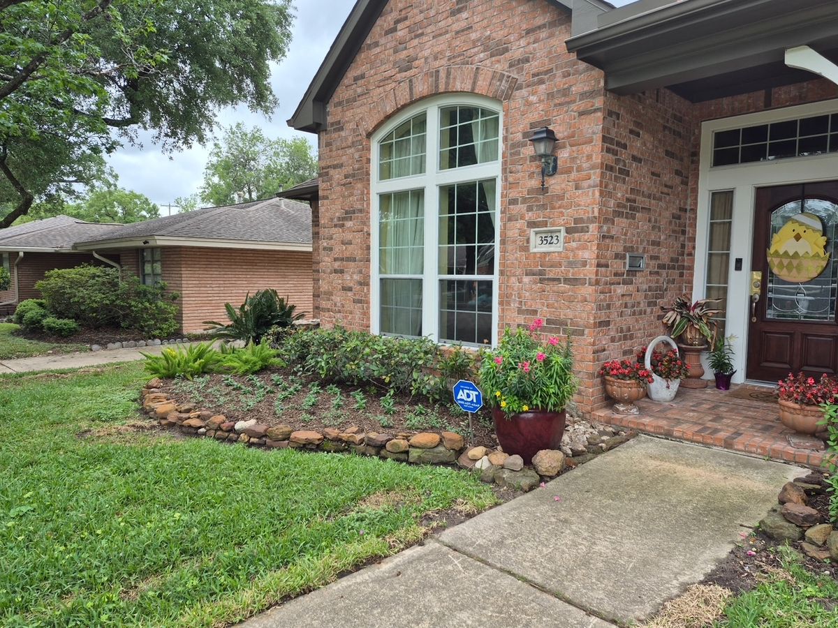 Landscaping for Texas Lawn & Sprinkler Co. in Houston, TX