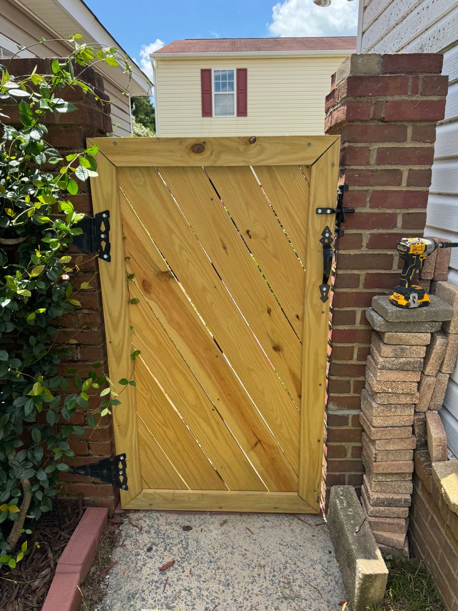 Specialty/Custom Fences for 4 In The Fire Fencing LLC in Darlington, SC