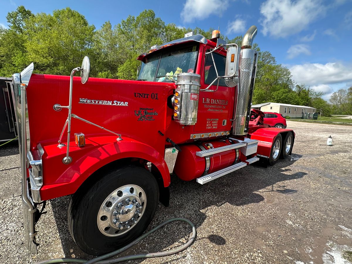 Fleet and Truck Washing for 5 Star Hot Wash Services in Ashland, KY