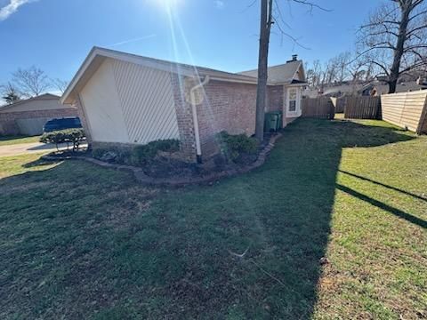 Flower Bed Maintenance for Pureleaf Lawncare LLC in Springdale, AR