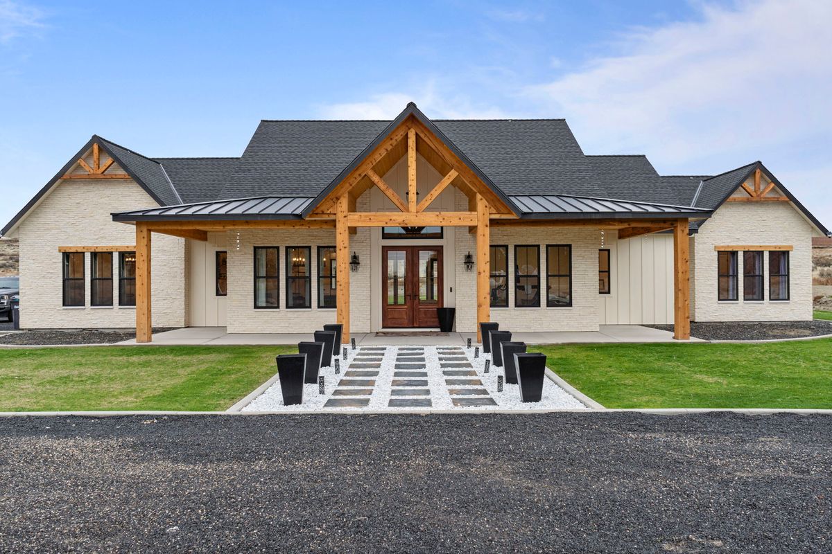 Custom Home Construction for Genuine Homes LLC in Franklin County, WA