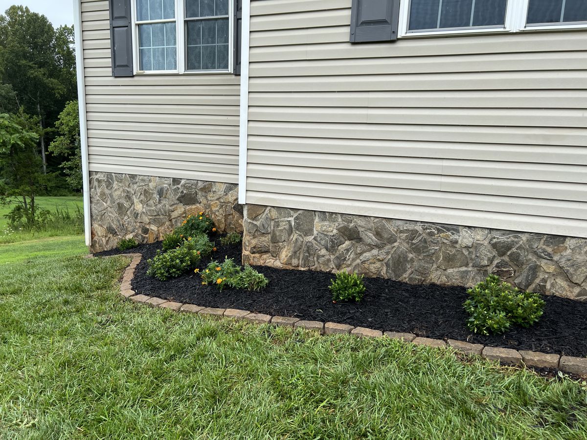 Mulch Installation for Virginia Yard Pros in Appomattox, VA