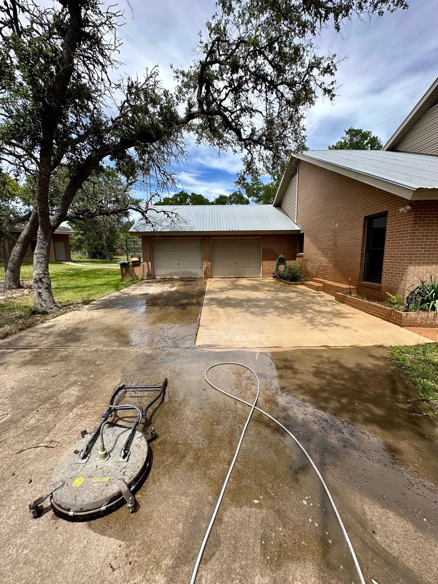 Pressure Washing Services for Patriot Window Cleaning LLC in Canyon Lake, TX