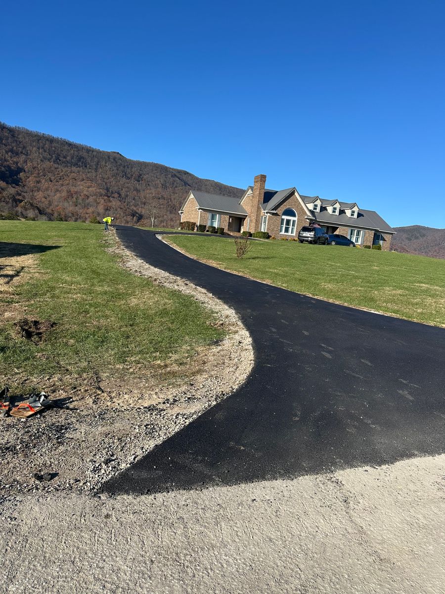 Asphalt Paving for Metzler Paving and Sealcoating LLC in Jacksboro, TN