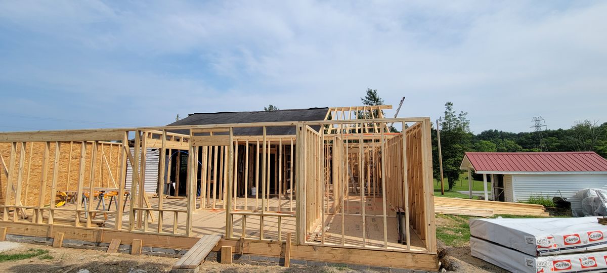 Carpentry for Middle Man Construction in Fall Branch, TN