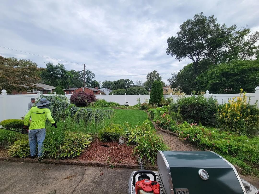 Mulch Installation for Stars and Stripes Landscape Design LLC in Edison, NJ