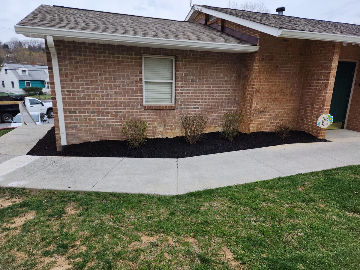 Mulch Installation for Lakeside Landscaping  in Gordonsville, VA