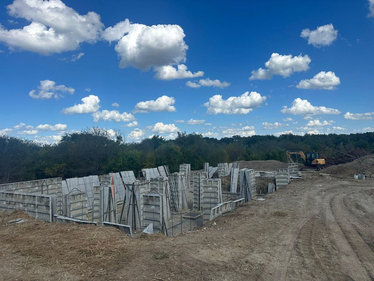 Concrete for Crump Construction & Roofing, LLC  in Urich,  MO