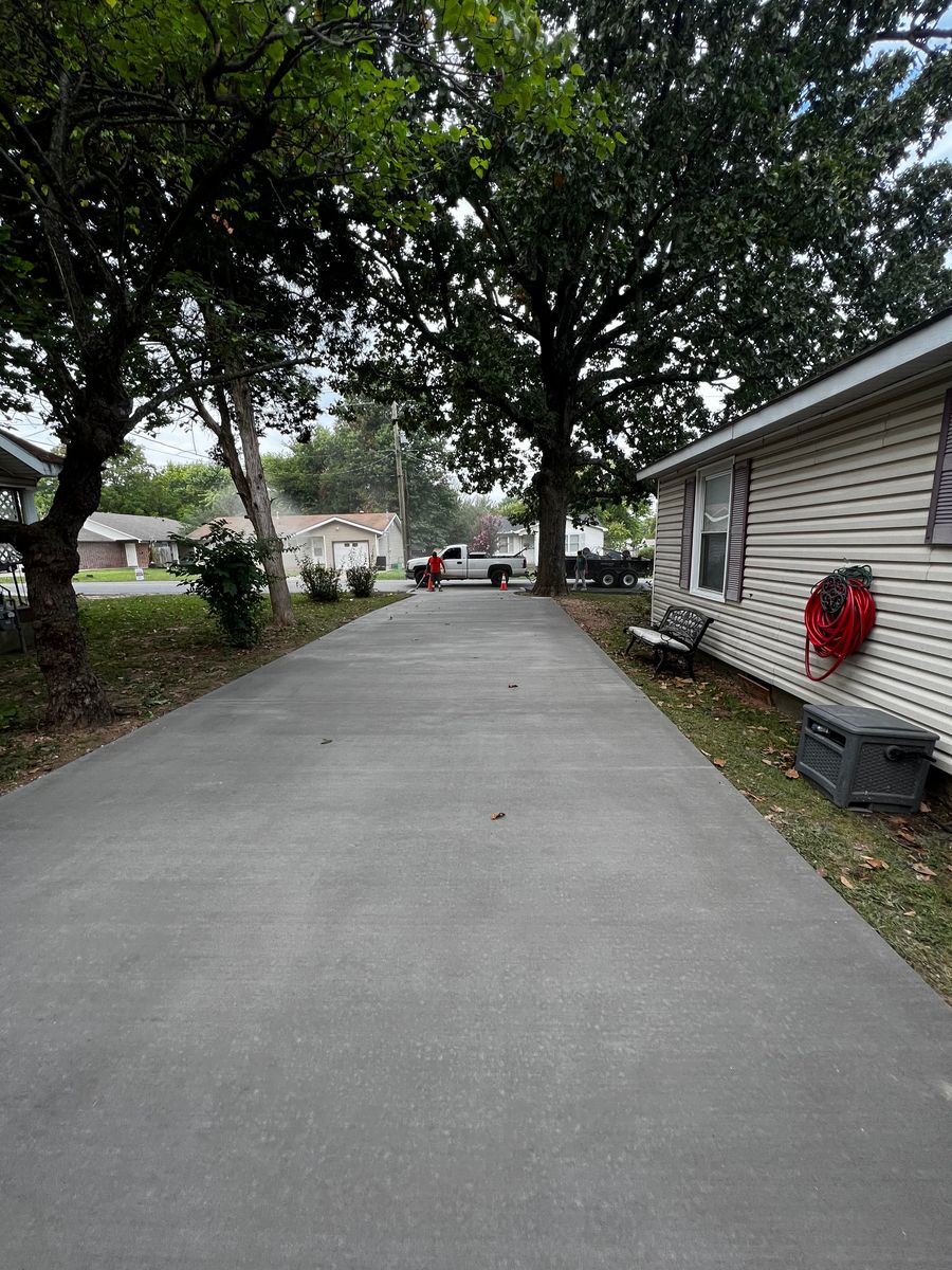 Driveways for Modern Concrete LLC in Lowell, AR