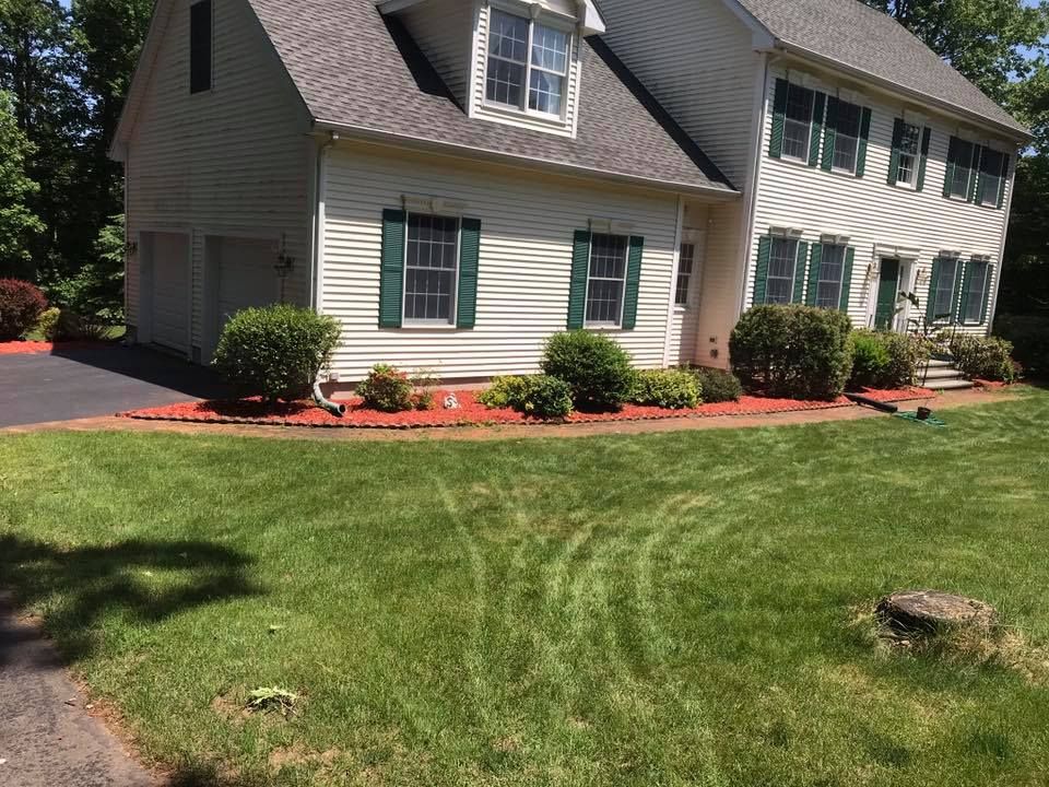 Mulch Installation for Smittys Property Maintenance LLC in Wethersfield, Connecticut