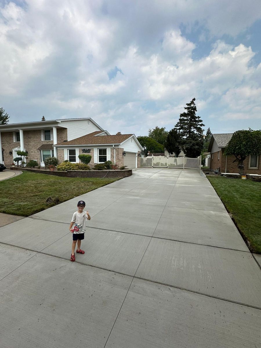 Driveways Construction  for D.R. Concrete  in Lincoln Park, MI