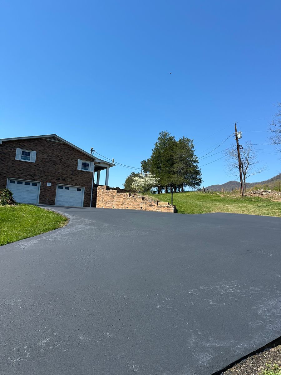 Asphalt Seal Coating for Metzler Paving and Sealcoating LLC in Jacksboro, TN