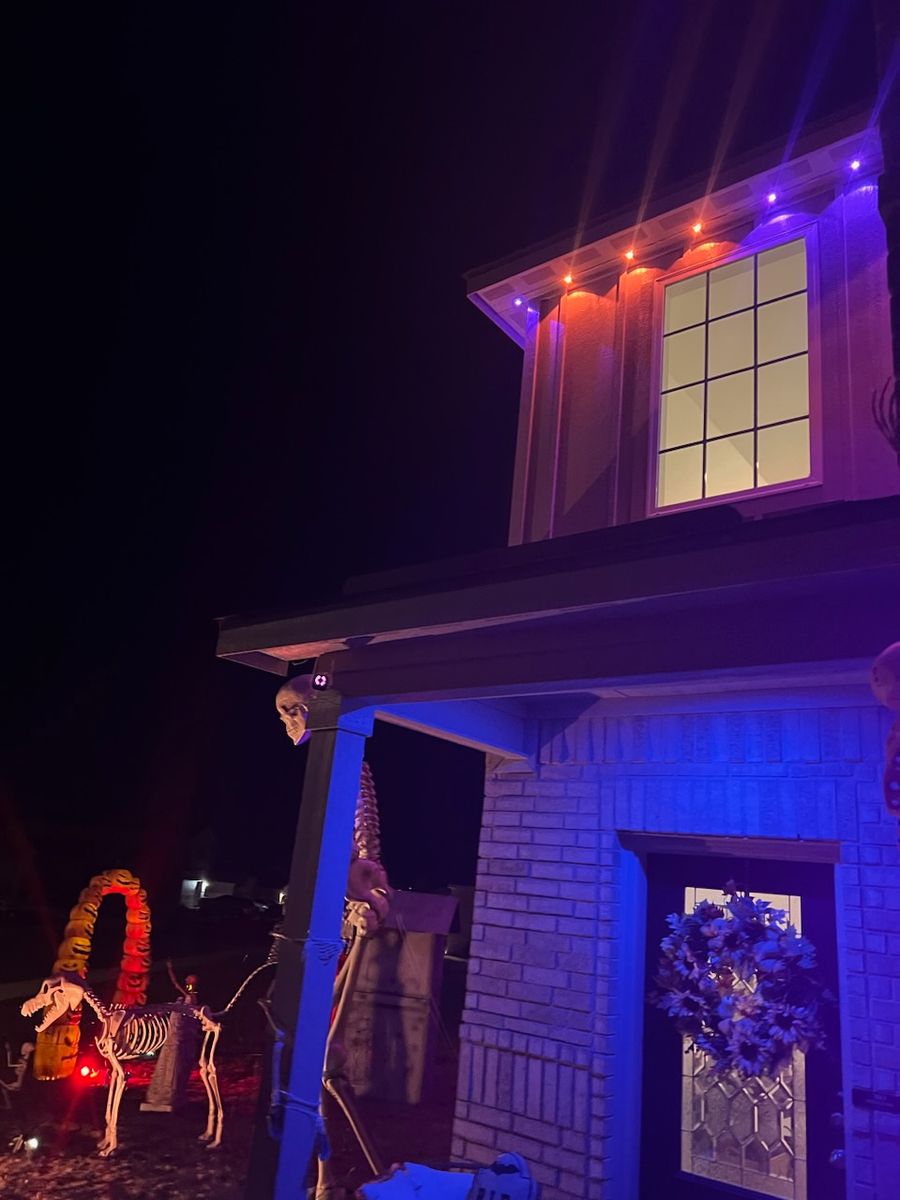 Holiday Light Installments for Enriquez Home Improvement in San Antonio , TX