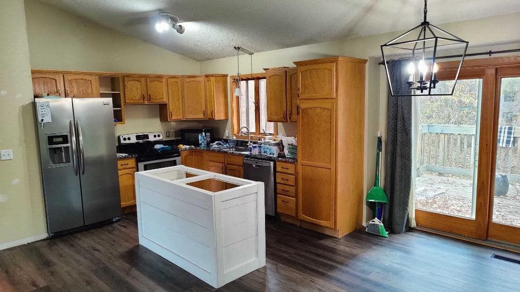 Kitchen and Cabinet Refinishing for Vivid Color Painting in Baxter, MN