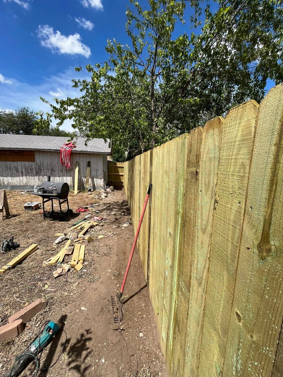 Fencing for Enriquez Home Improvement in San Antonio , TX