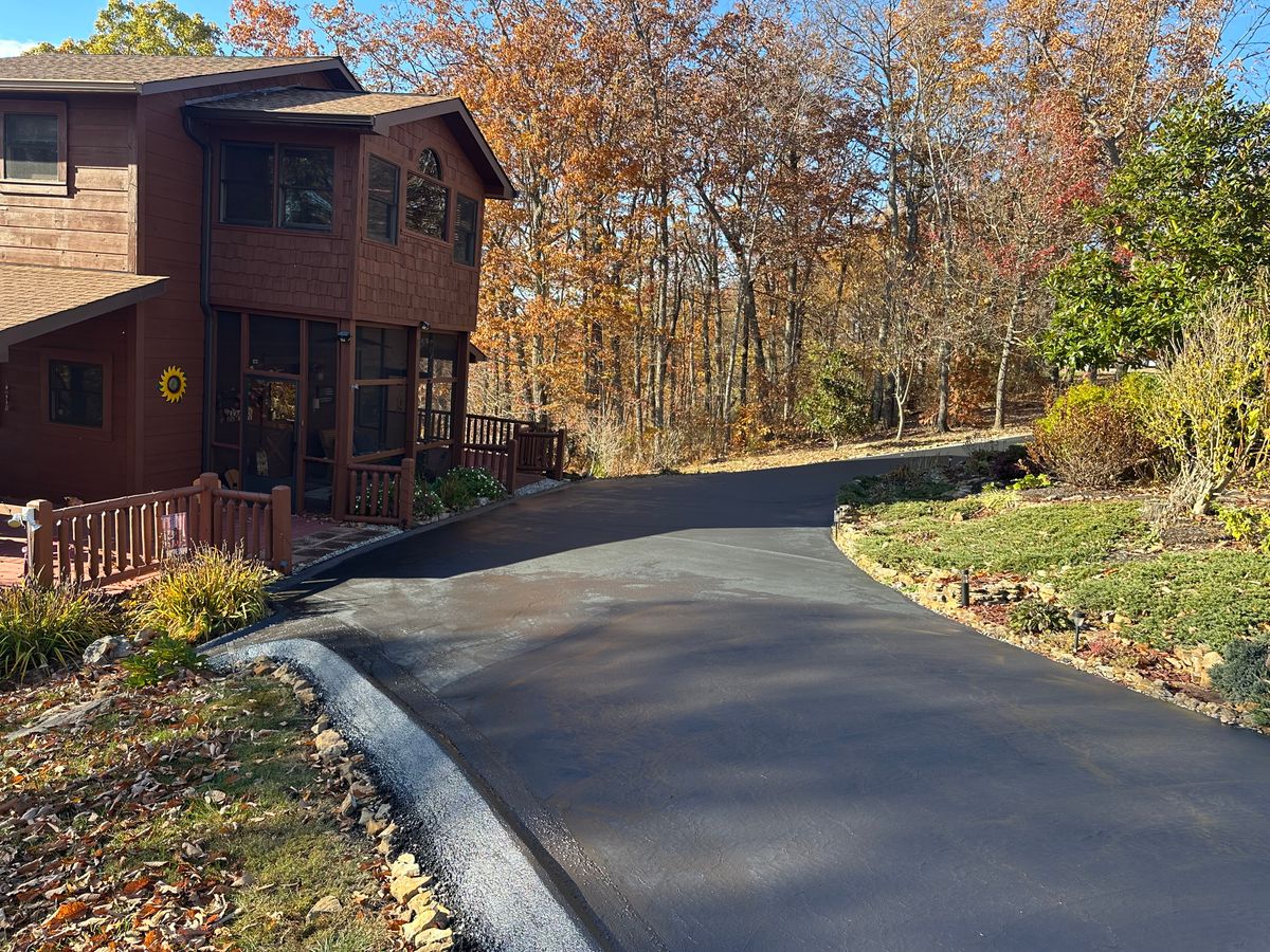 Asphalt Paving for Metzler Paving and Sealcoating LLC in Jacksboro, TN