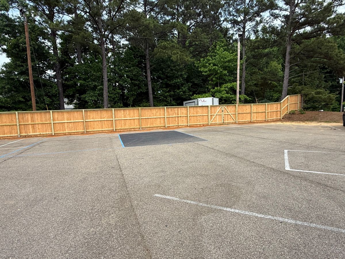 Fence Installation for Pennington Fence Co in Tupelo, MS